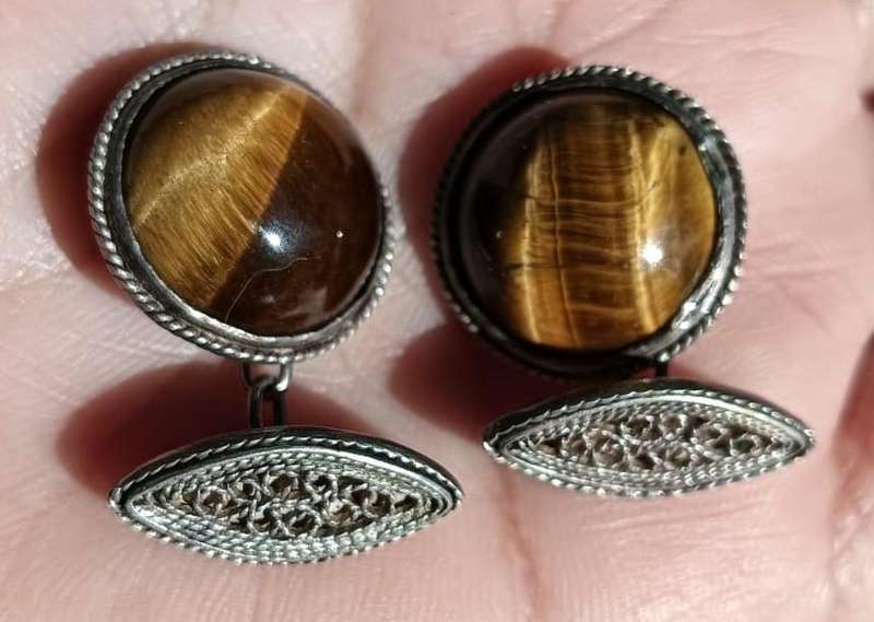 Pair of Round Tigers Eye Chain Link Cufflinks with beautifull Knot Design on Foot and Rim