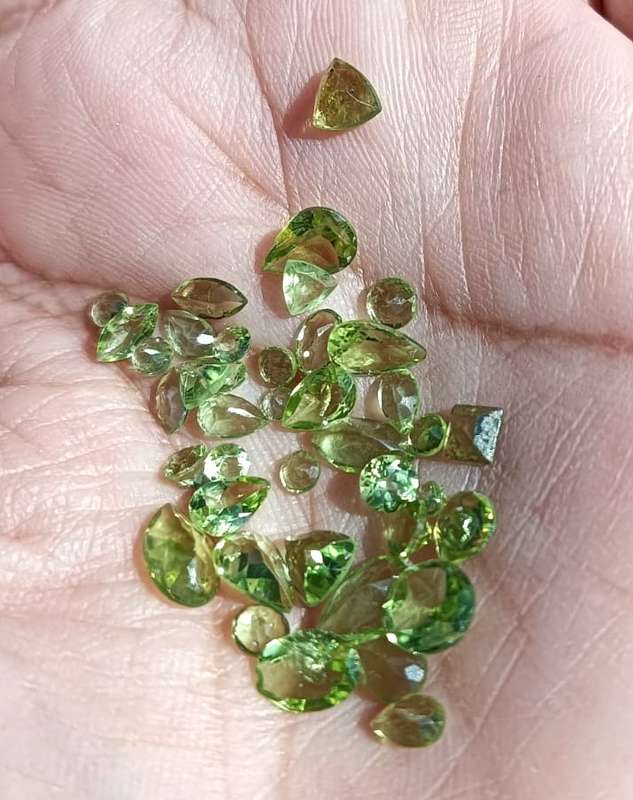 AROUND 40 YELLOW GREEN TITANITE / SPHENE GEMSTONES - VARIOUS CUTS AND SIZES - ONE BID FOR ALL!
