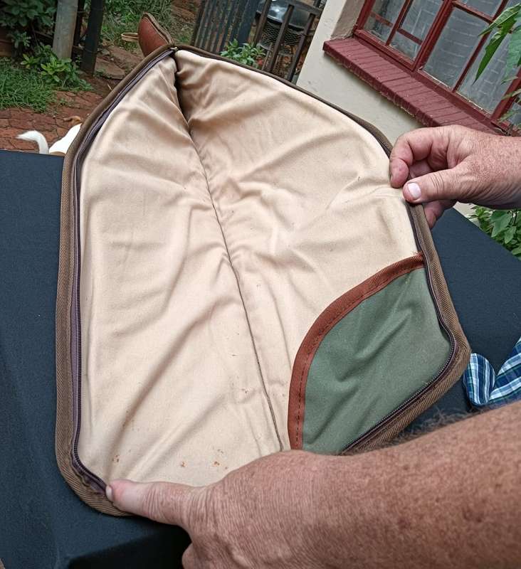 Brown 50" (125cm) Rifle Bag In Good Condition Faux Leather  with sturdy YKK Japanese Zipper