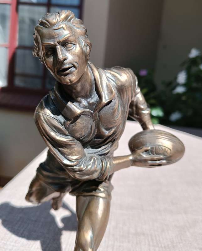 Magnificent Cold Cast Bronze 2001 Veronese Rugby Player Statue 20cm High