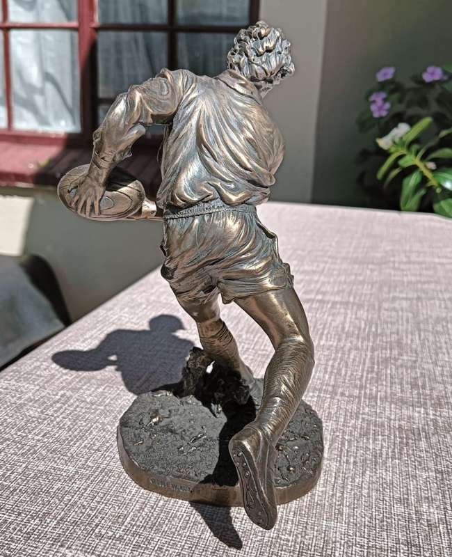 Magnificent Cold Cast Bronze 2001 Veronese Rugby Player Statue 20cm High