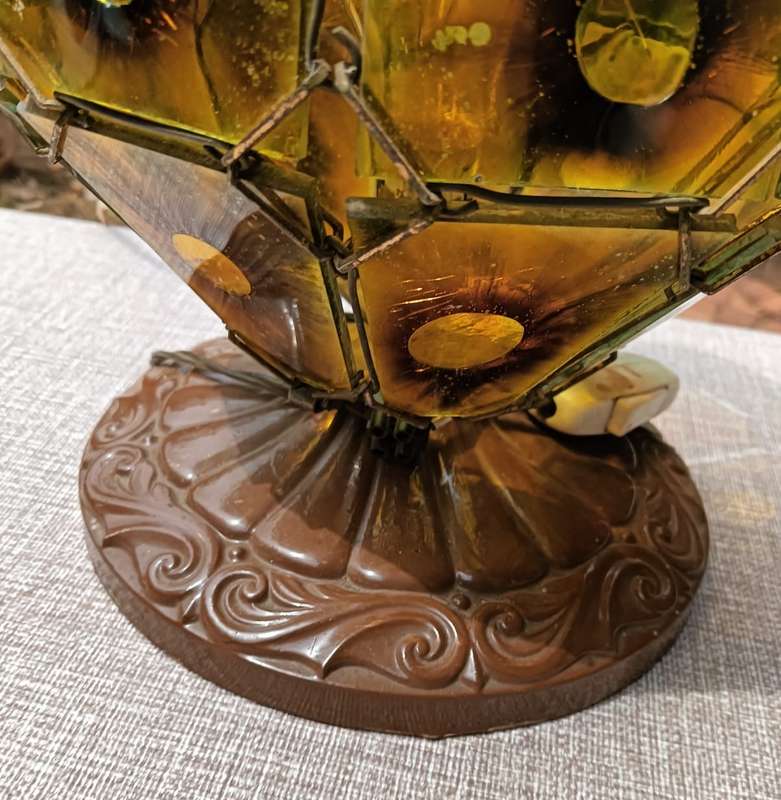 Beautiful Vintage Nonagon (9-Sided) Lamp with 27 Starburst Yellow Orange Glass Panels Working!