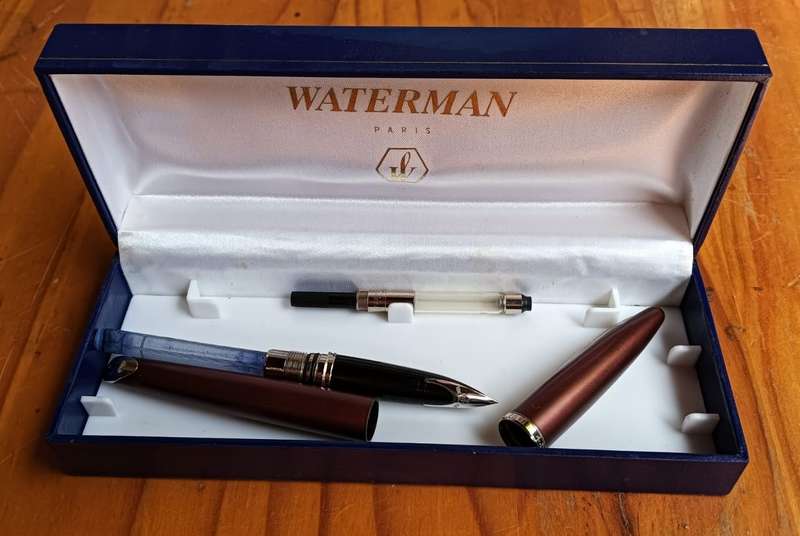 Waterman Carene Fountain Pen - 18K Gold Nib - Burgundy Maroon Lacquer Barrel - Converter Included