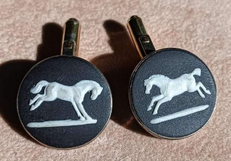 Wedgwood Black and White Horse Jasperware Gold Plated Sterling Silver Hallmarked Cufflinks 1950s