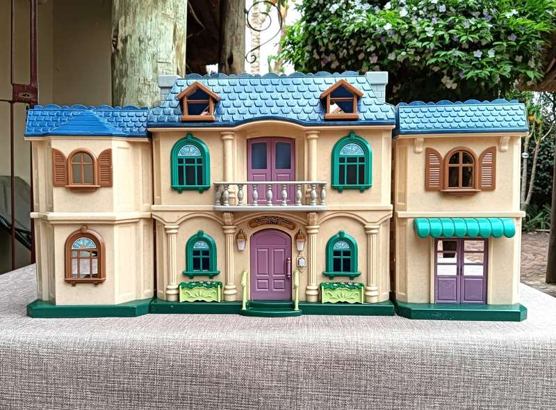Victorian Style Mansion Fold Out Doll House Wonderful Street 1620 Large 35cm Wide Closed 70cm Wide