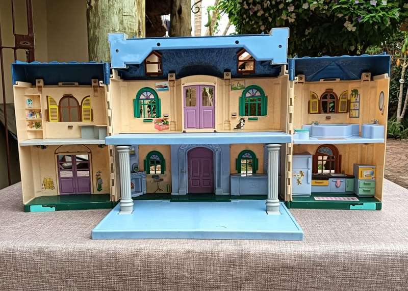 Victorian Style Mansion Fold Out Doll House Wonderful Street 1620 Large 35cm Wide Closed 70cm Wide