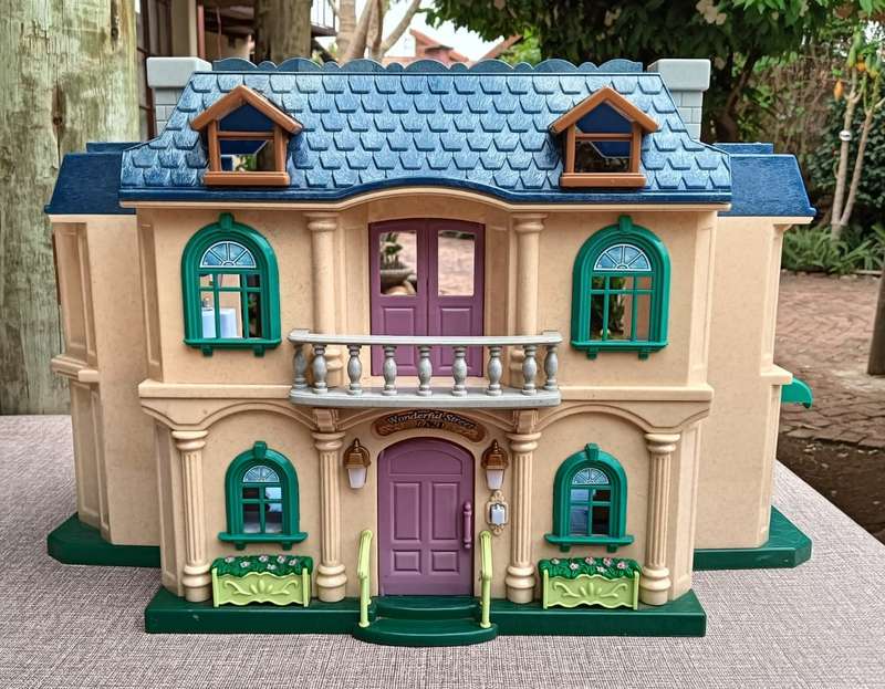 Victorian Style Mansion Fold Out Doll House Wonderful Street 1620 Large 35cm Wide Closed 70cm Wide