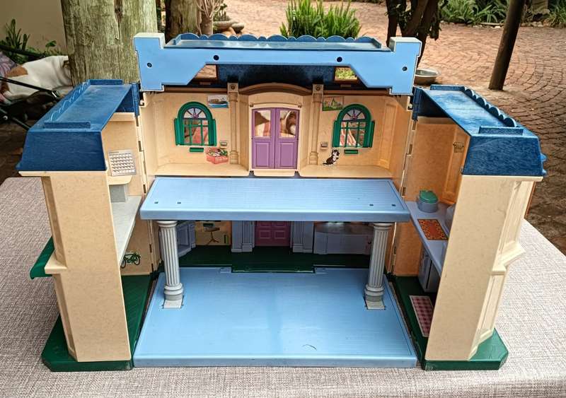 Victorian Style Mansion Fold Out Doll House Wonderful Street 1620 Large 35cm Wide Closed 70cm Wide