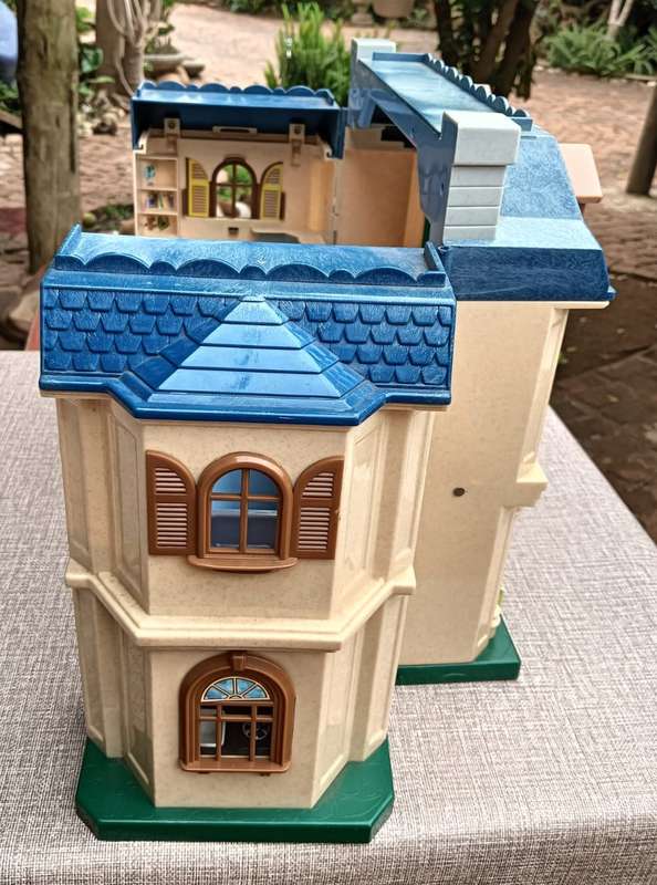 Victorian Style Mansion Fold Out Doll House Wonderful Street 1620 Large 35cm Wide Closed 70cm Wide