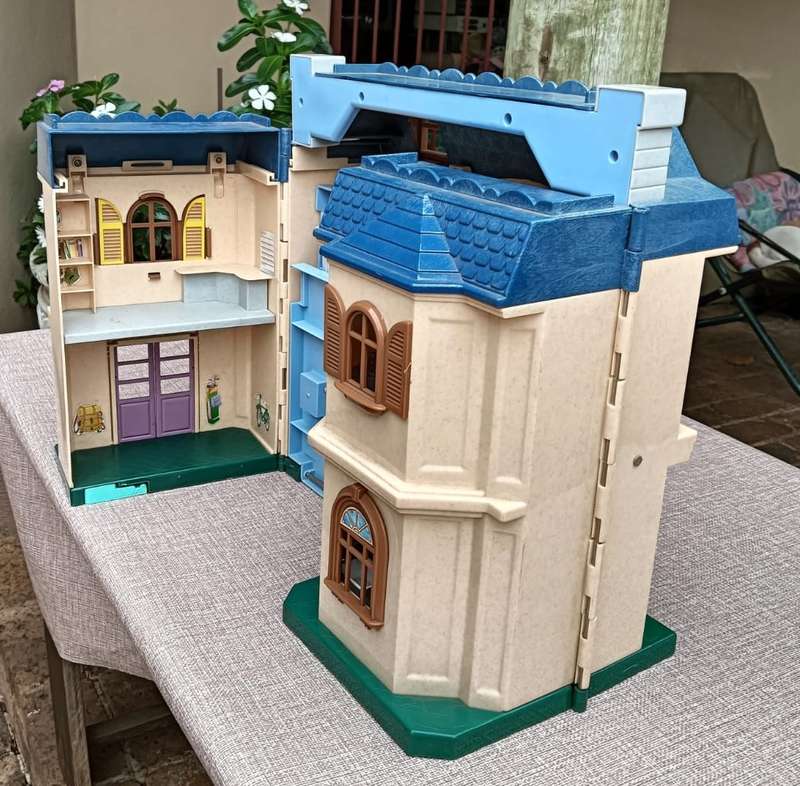 Victorian Style Mansion Fold Out Doll House Wonderful Street 1620 Large 35cm Wide Closed 70cm Wide