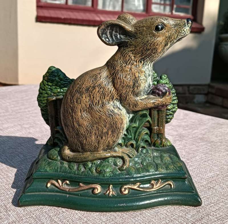Vintage 1960s Wright Studios USA Mouse Holding Berrie Cast Iron Door Stop / Favourite Book Holder