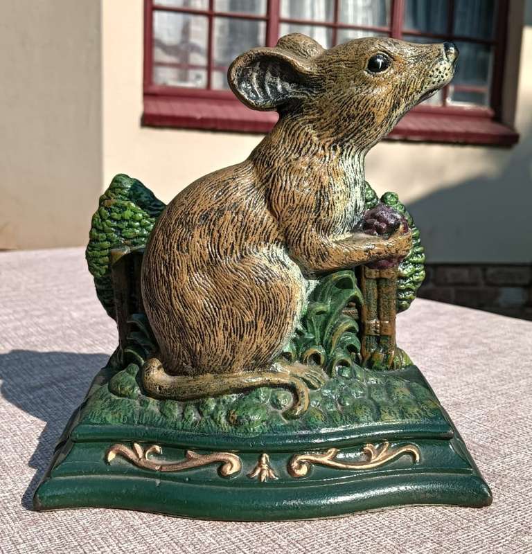 Vintage 1960s Wright Studios USA Mouse Holding Berrie Cast Iron Door Stop / Favourite Book Holder