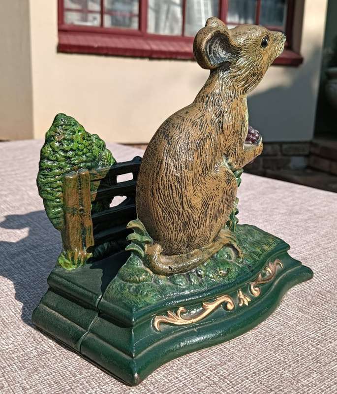 Vintage 1960s Wright Studios USA Mouse Holding Berrie Cast Iron Door Stop / Favourite Book Holder