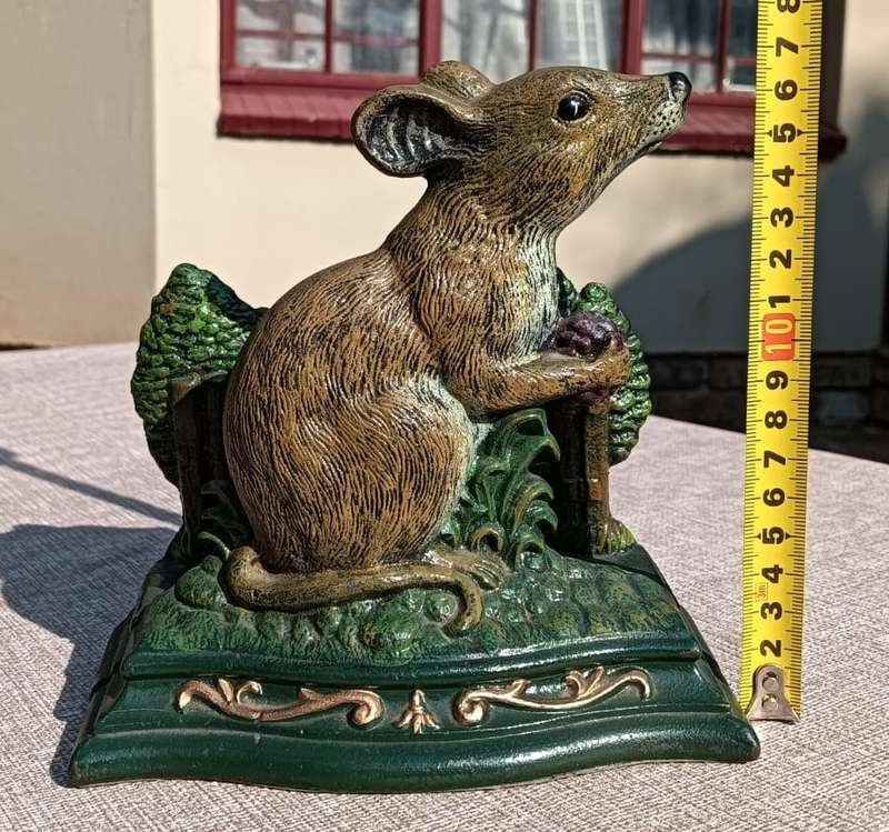 Vintage 1960s Wright Studios USA Mouse Holding Berrie Cast Iron Door Stop / Favourite Book Holder