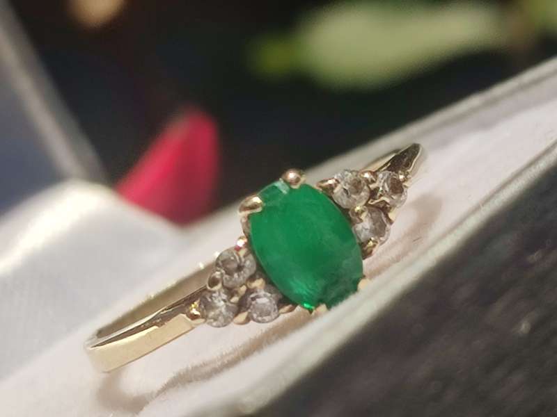 9ct Gold Vintage Green Stone Ring