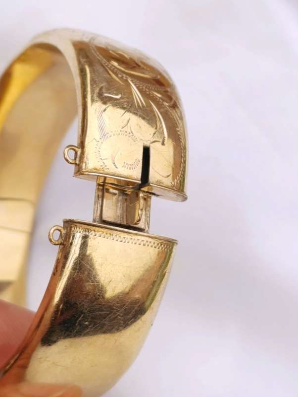 Thick 9ct Metal Core Vintage Bangle