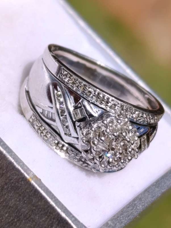 Estate 9ct Gold Diamond Cluster Ring