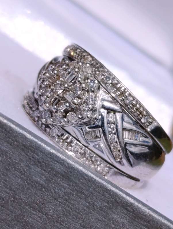 Estate 9ct Gold Diamond Cluster Ring