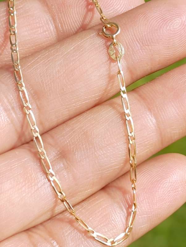 9ct Gold Fine Handchain