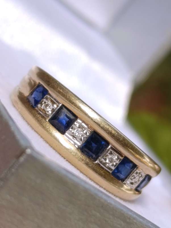 Sapphire & Diamond 9ct Gold Band