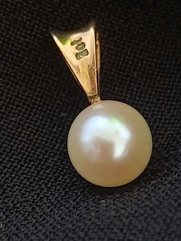 9ct Gold Cultured Pearl Pendant