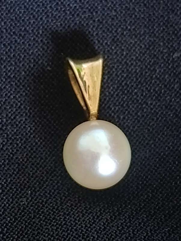 9ct Gold Cultured Pearl Pendant