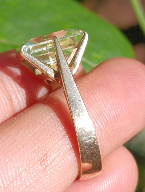 Estate 9ct Hallmarked Peridot Ring