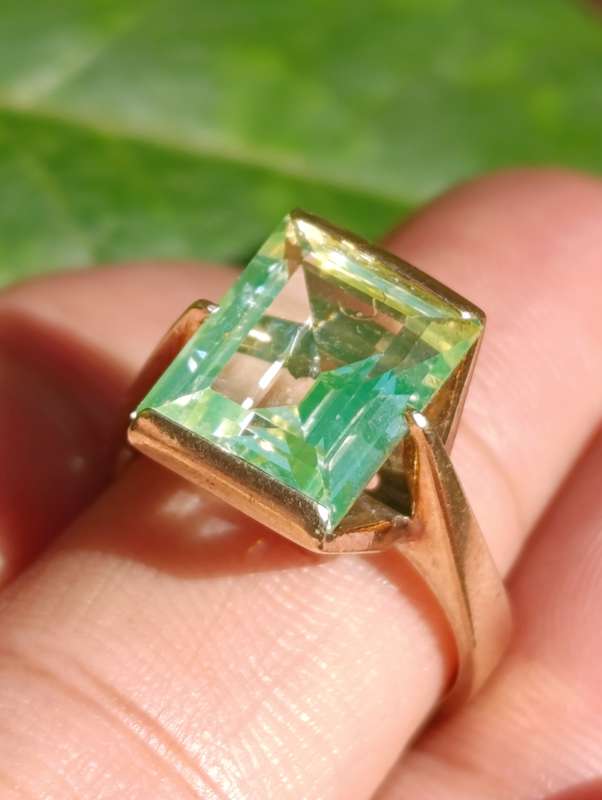 Estate 9ct Hallmarked Peridot Ring