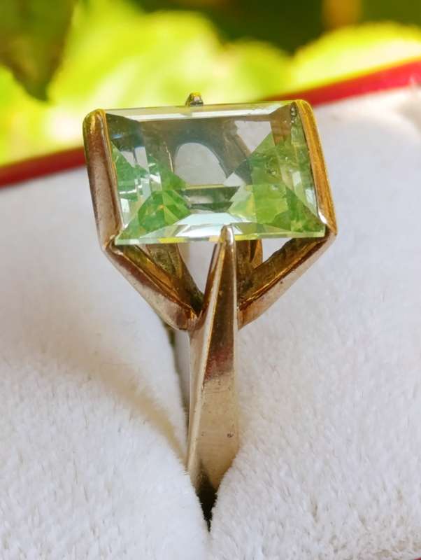 Estate 9ct Hallmarked Peridot Ring