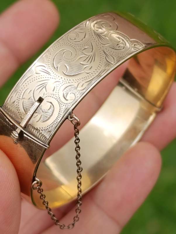 9ct Gold Bronze Core Vintage Bangle