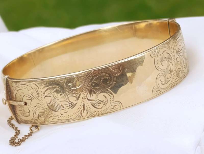 9ct Gold Bronze Core Vintage Bangle