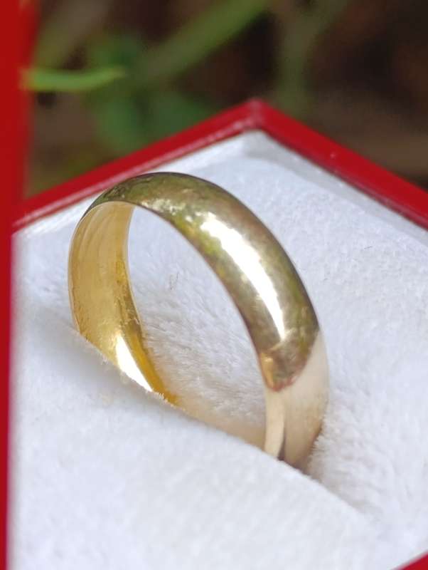 9ct Gold Plain 4MM Band