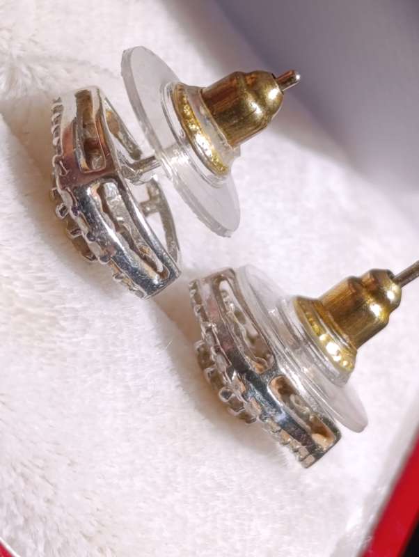 Estate Find 18ct Diamond Earrings