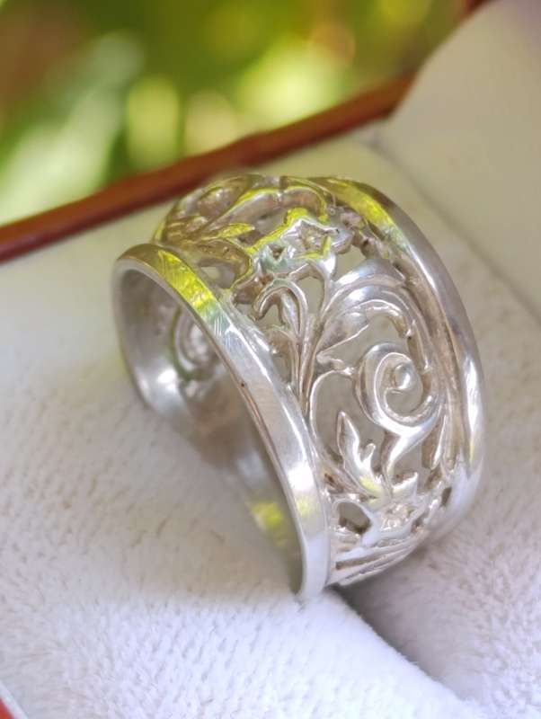 Sterling Vintage Floral Cutwork Ring