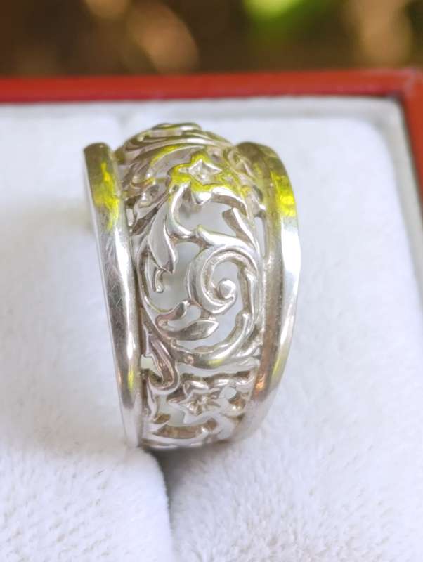 Sterling Vintage Floral Cutwork Ring