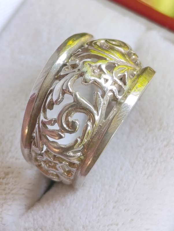 Sterling Vintage Floral Cutwork Ring