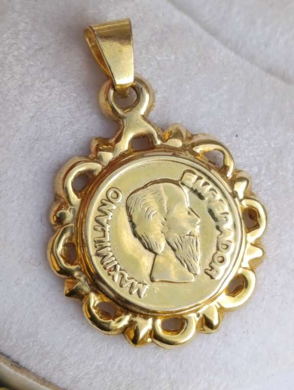 9ct Gold Maximilano Pendant