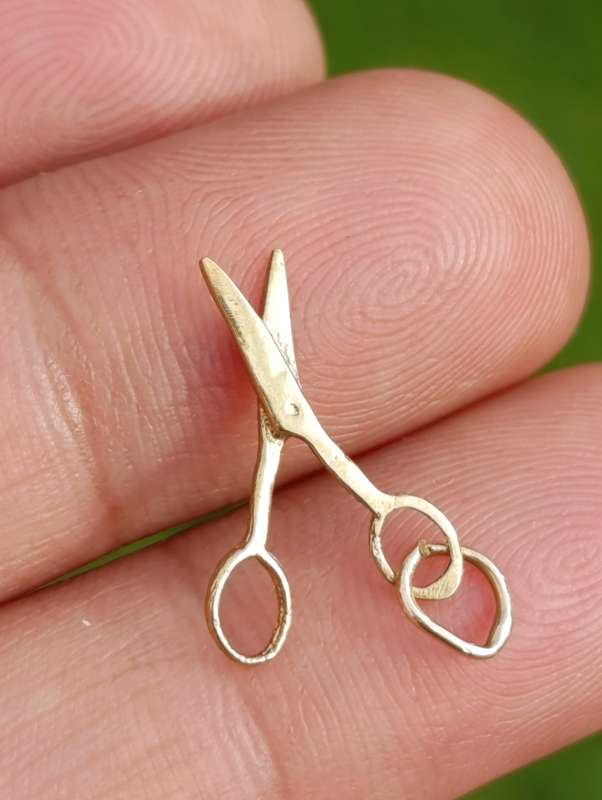 9ct Gold Vintage Scissor Charm