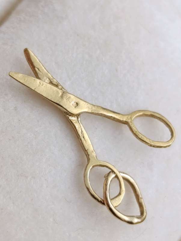 9ct Gold Vintage Scissor Charm