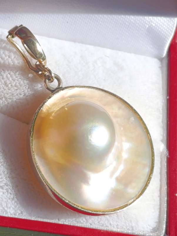 9ct Gold Vintage Blister Pearl Pendant