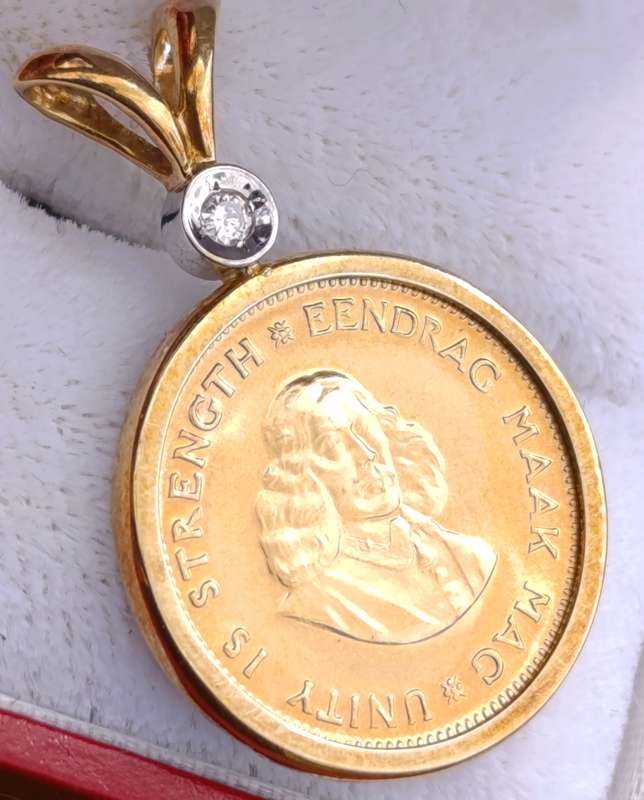 18ct Diamond & 22ct R1 Coin Pendant