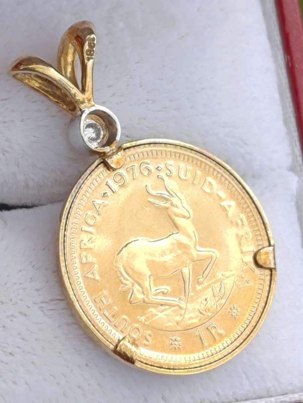 18ct Diamond & 22ct R1 Coin Pendant