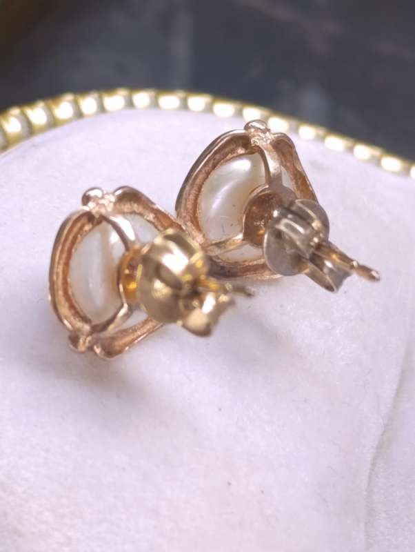 9ct Gold Cultured Pearl Flower Earrings