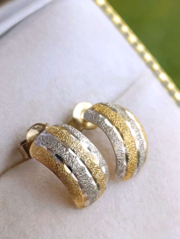 9ct Gold Curve Two Tone Earrings