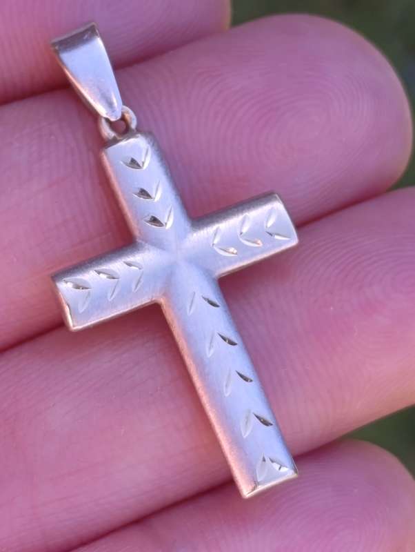 9ct White Gold Designer Cross Pendant