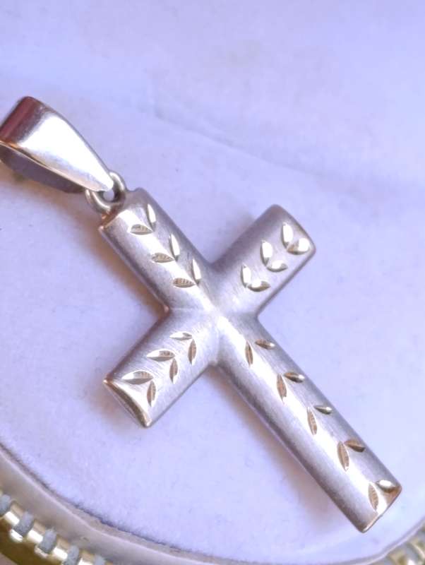 9ct White Gold Designer Cross Pendant