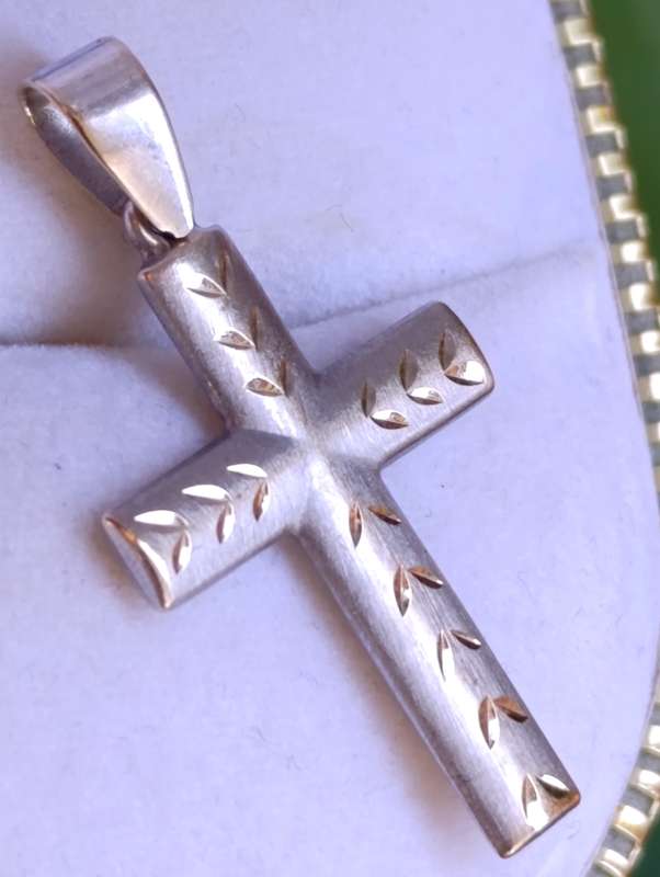9ct White Gold Designer Cross Pendant