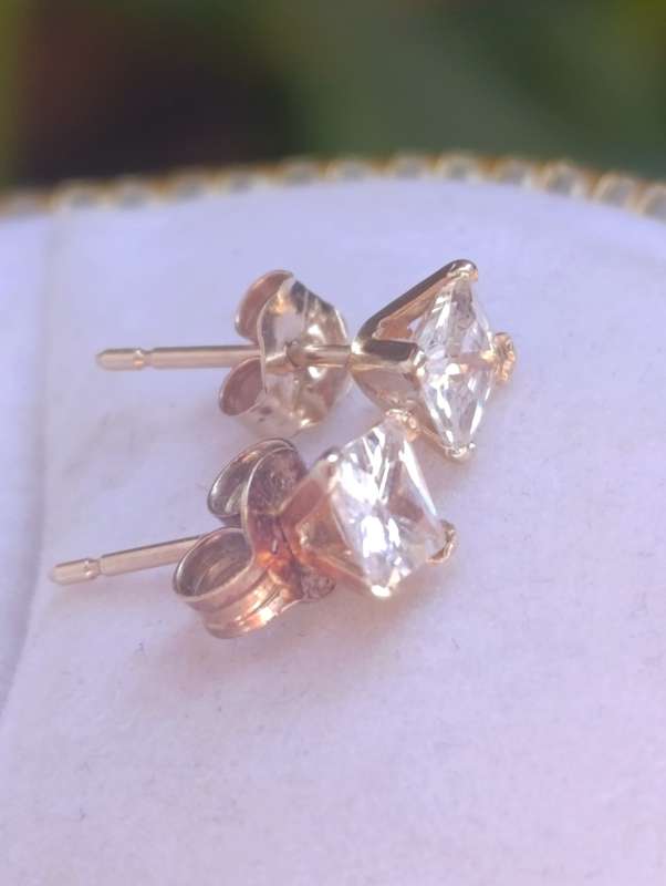 9ct Gold Single Stud Earrings
