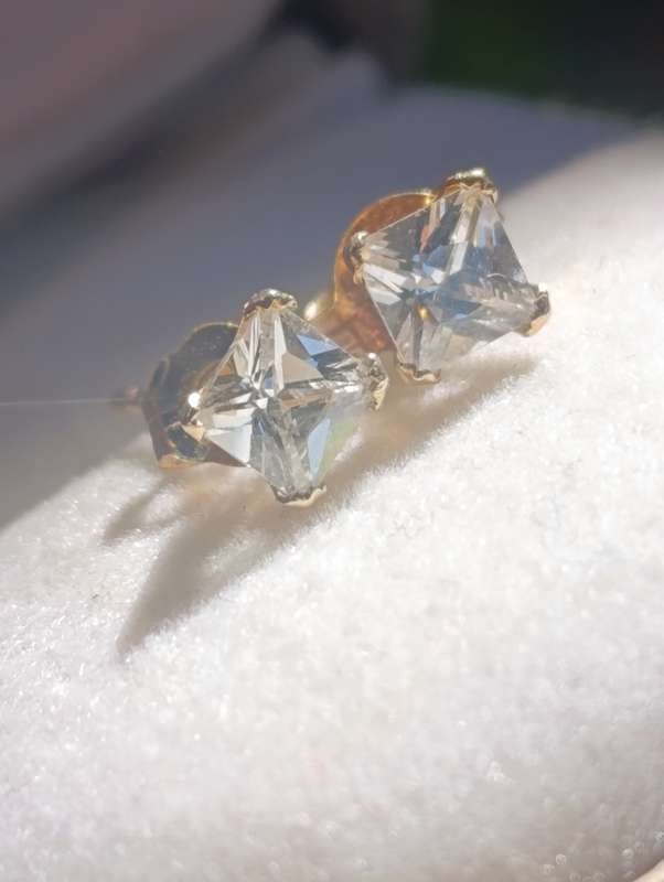 9ct Gold Single Stud Earrings