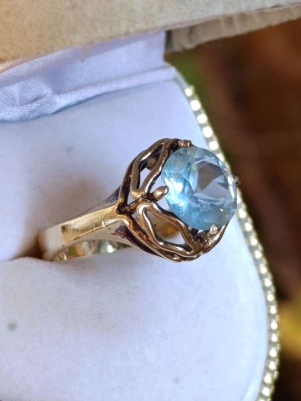 9ct Gold Vintage Blue Gemstone Ring